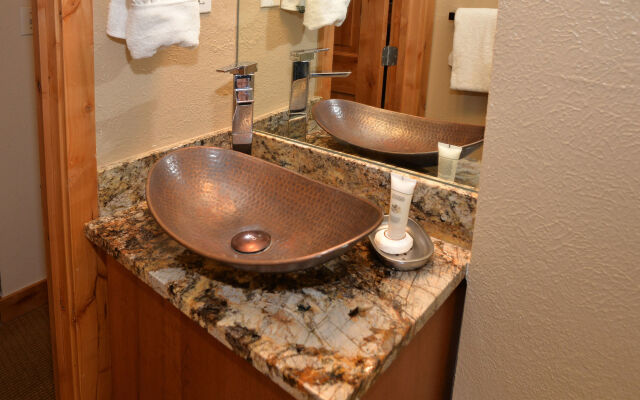 Lionshead Arcade #306 - 7 Br Condo