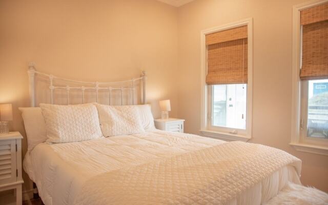 Salt and Horns - 4 Br Home