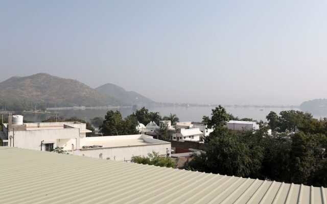 OYO 10206 Home Modern Stay near Fateh Sagar