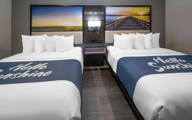 Days Inn by Wyndham Galt/Elk Grove South