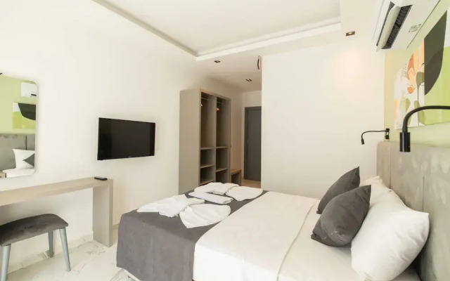 Leonis Hotel