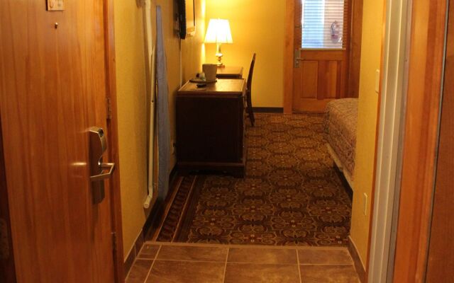 Whaler Inn And Suites