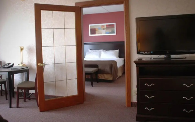 The Plaza Hotel & Suites Winona