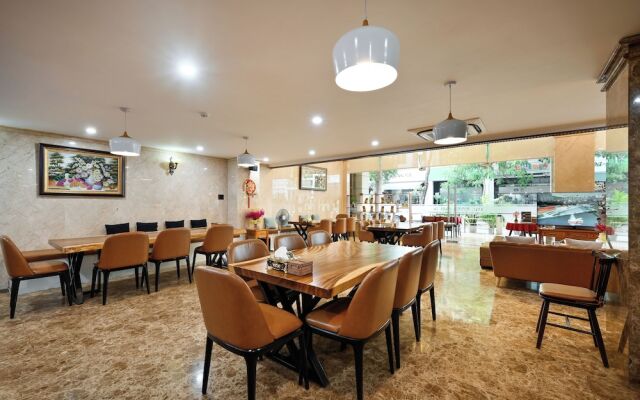 The River Park Hotel