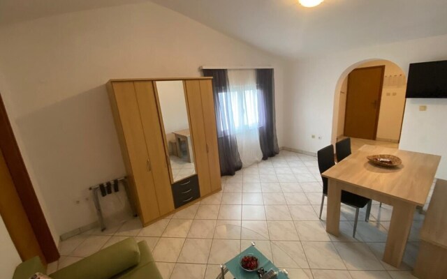 Apartment Mato With 1 Bedroom
