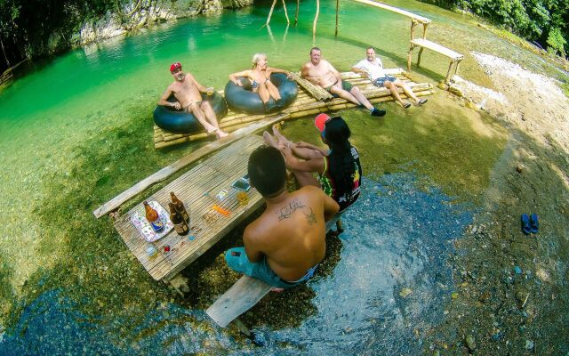 Jeepney Hostel and Kite Resort