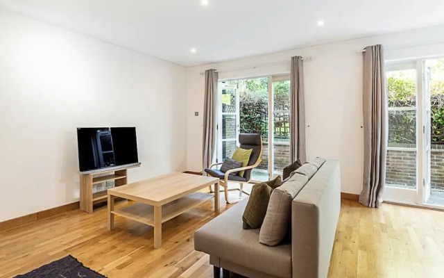 Sleek and Contemporary House in Battersea