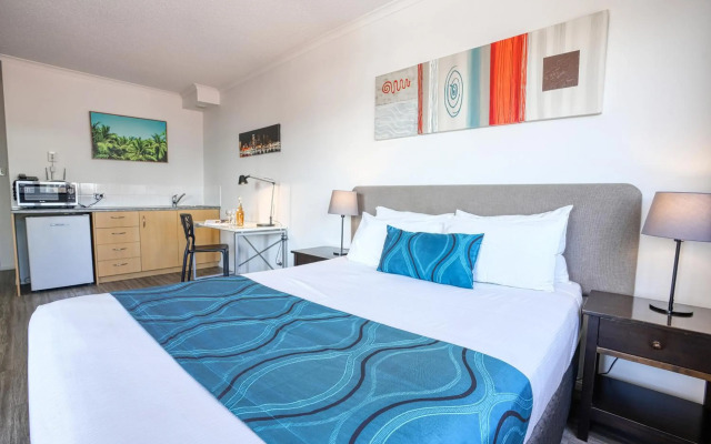Central Brunswick Apartment Hotel