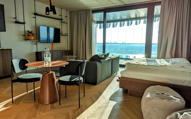 The Zipper Hotel & Apartments