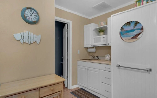 Pineapple Cabana by Bliss Beach Rentals