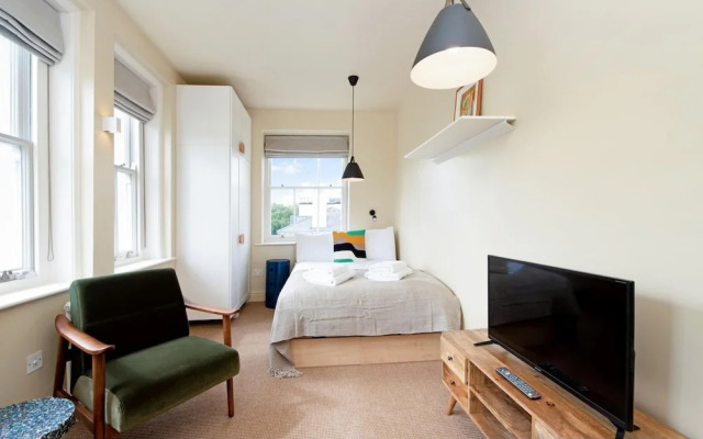 Spacious Studio Near Wonderful Primrose Hill