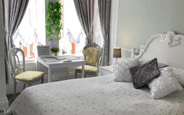 The George Guest House