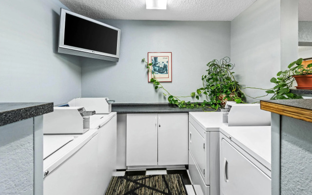 Super 8 by Wyndham Independence Kansas City