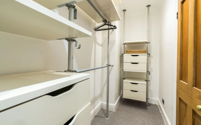 Stunning 3BD Riverside Flat Communal Roof Terrace