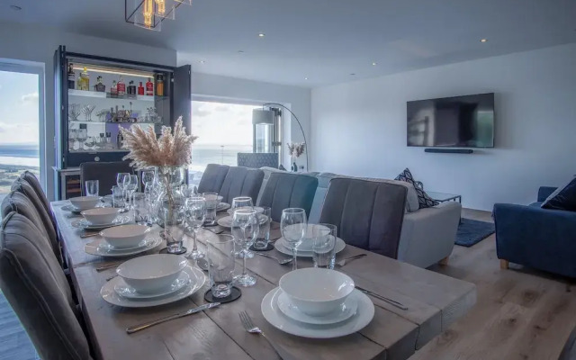 Sunrise - 5 Bedroom Home - Pendine