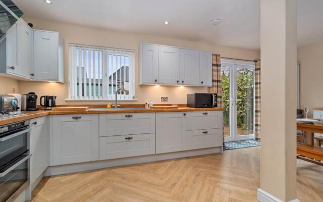 Y Deri - Close to Village and Beach