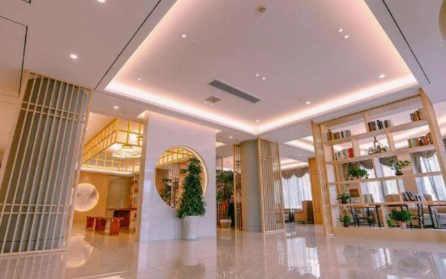 Qingmu Platinum Hotel (Ma'anshan Normal College Mengniu Industrial Park)