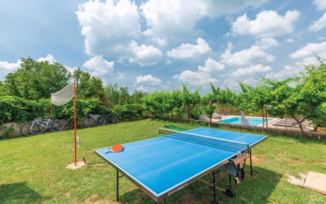 Amazing Home in Labin with WiFi, 7 Bedrooms & Hot Tub