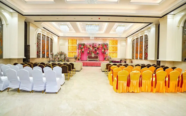 Fabhotel Mahalaxmii Grand
