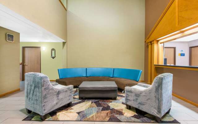 Days Inn & Suites by Wyndham Wichita