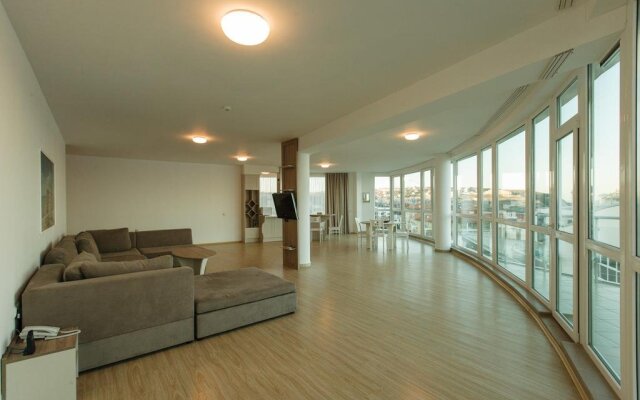 Silver Beach Apart Complex