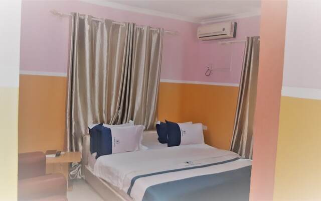 Glorious Hotel & Suites