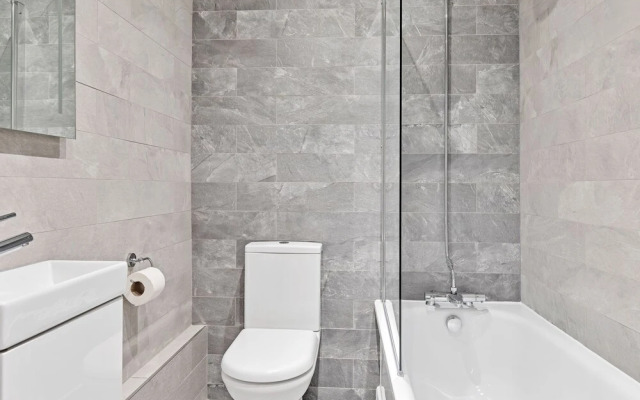 Right On : Bright On Apartment 1G | By My Getaways