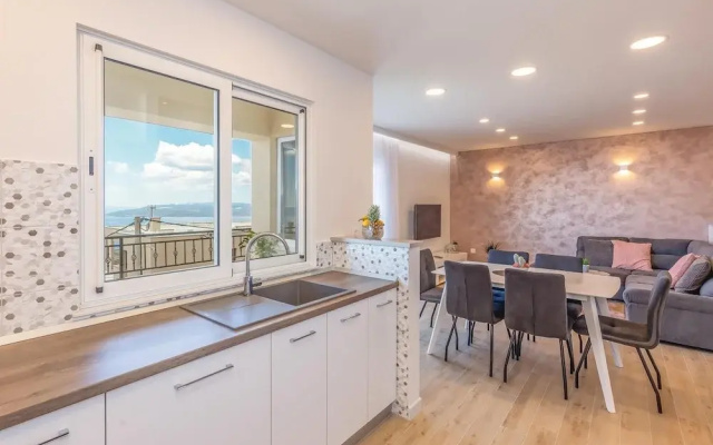 Beautiful Apartment in Makarska With 3 Bedrooms and Wifi