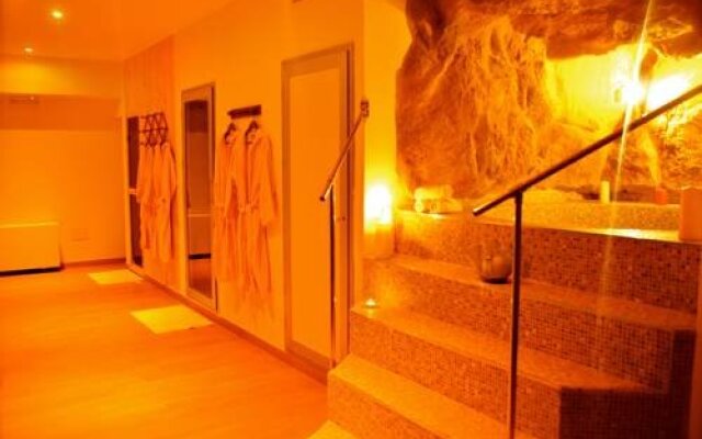 Tolfa Hotel