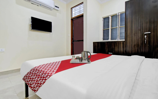 OYO Flagship 70066 Hotel Green Apple