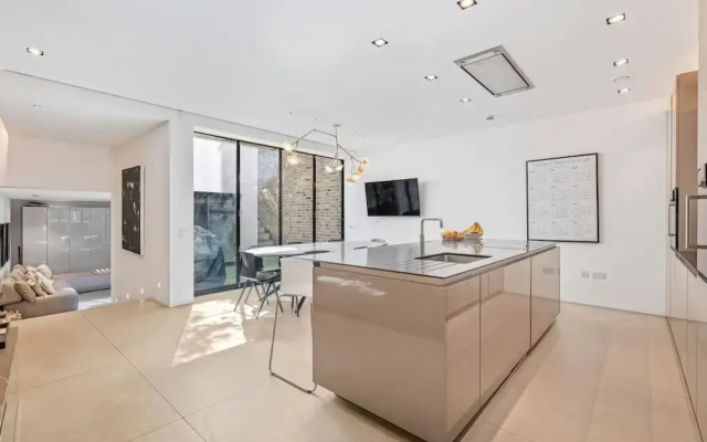 4-bed Chelsea House Ultra Luxury Large Garden