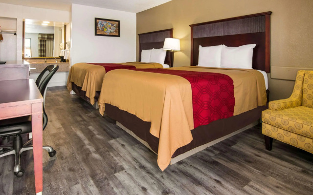 Econo Lodge Inn & Suites