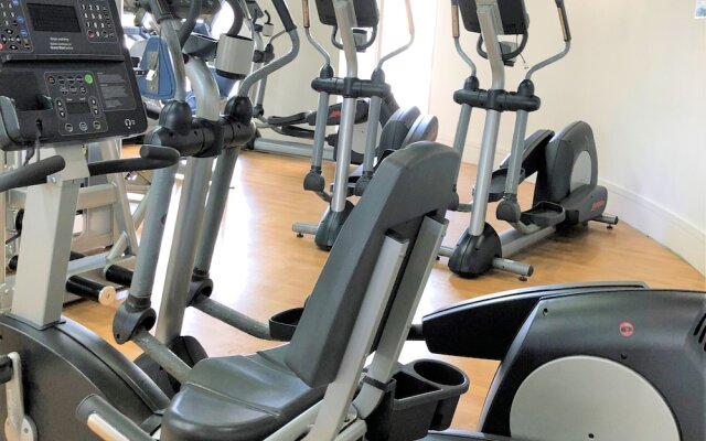 Castle at Ala Moana Hotel