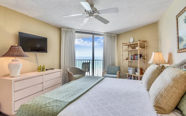 Summerhouse by Book That Condo