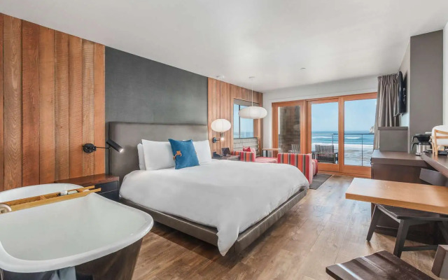Headlands Coastal Lodge & Spa