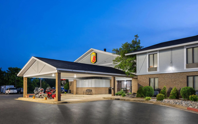 Super 8 by Wyndham Harrison AR
