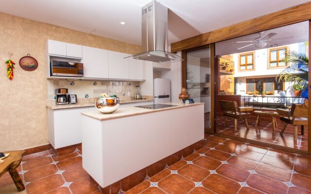 Casa Lotería -Pueblito Sayulita- Colorful, Family and Relax Experience with Private Parking and Pool
