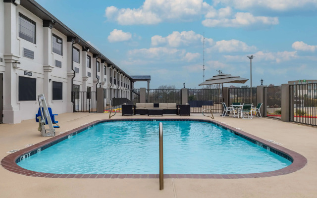 Motel 6 Brenham, TX
