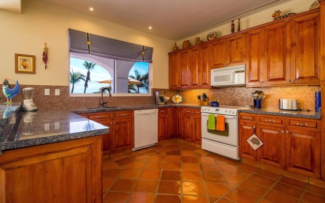 Golfers Paradise Across From Palmilla Beach at Villas del Mar 212