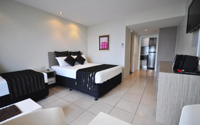 Aquarius on the Beach – Guest Rooms – The Strand