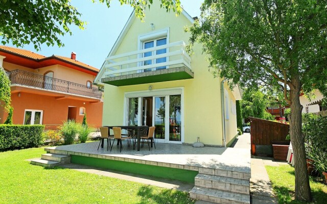 Hanna Balatonlelle in Balatonlelle