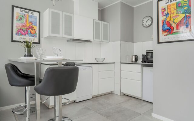 Luxury Apartment by Renters Prestige