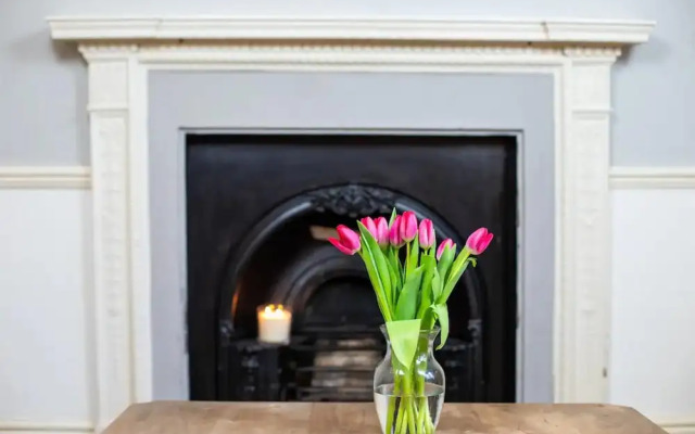Stunning Georgian Spacious Apartment Central Bath