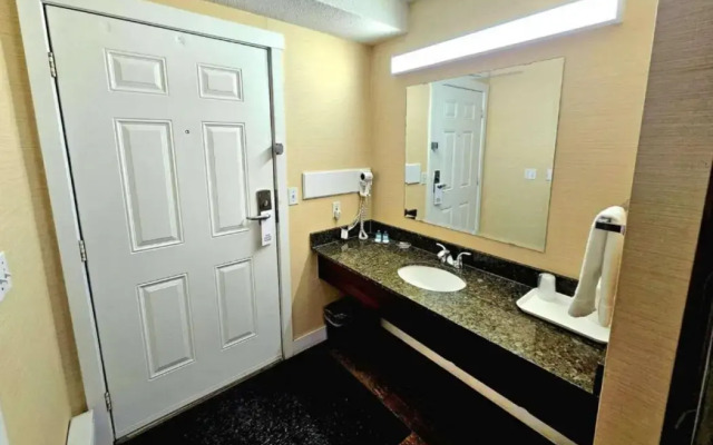 Rodeway Inn & Suites