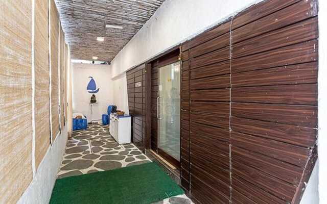 Fabhotel Poco Loco
