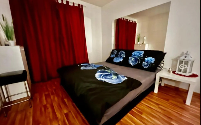 MONFas APARTMENT GARDEN CITY
