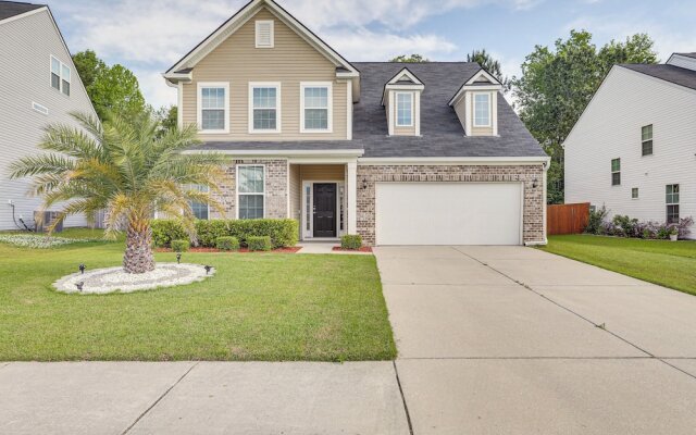 Pet-friendly Ladson Home: 23 Mi to Charleston!