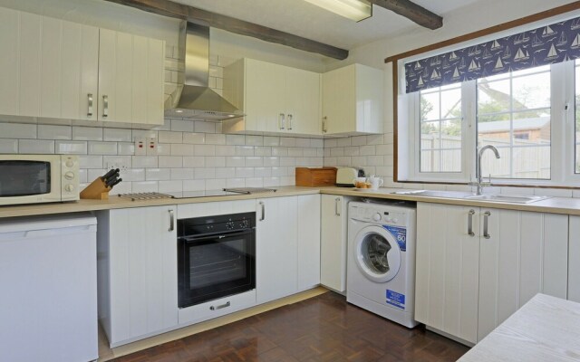 Beautiful Holiday Home in Felixstowe Near Beach