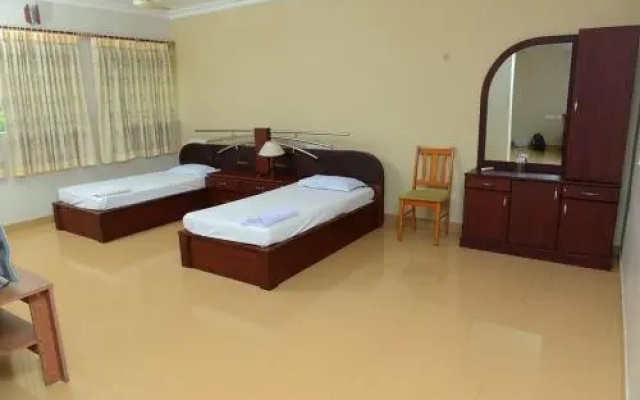Mascot Paradise City Hotel