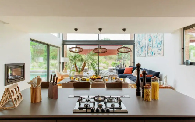 Troya Regal Villa By Cadenzalux